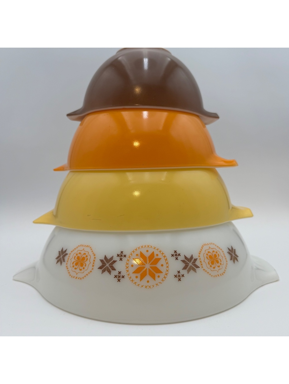 Vintage Pyrex Town & Country Cinderella Mixing Bowls Complete Set of 4